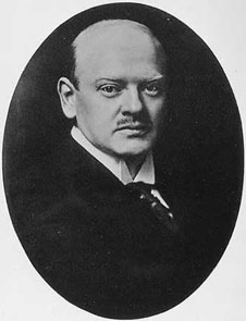 Portrait of Gustav Stresemann (http://www.bbc.co.uk/staticarchive/6de3d724d5b3e84167714965476b6aed11c1c99e.jpg)