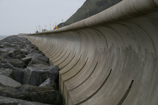 Image result for sea wall (http://coastalprocesses.weebly.com/uploads/3/8/3/4/38346663/9853669_orig.jpg)