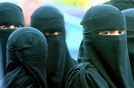(http://www.thejuryexpert.com/wp-content/uploads/2011/01/muslim-women-in-burka.jpg)