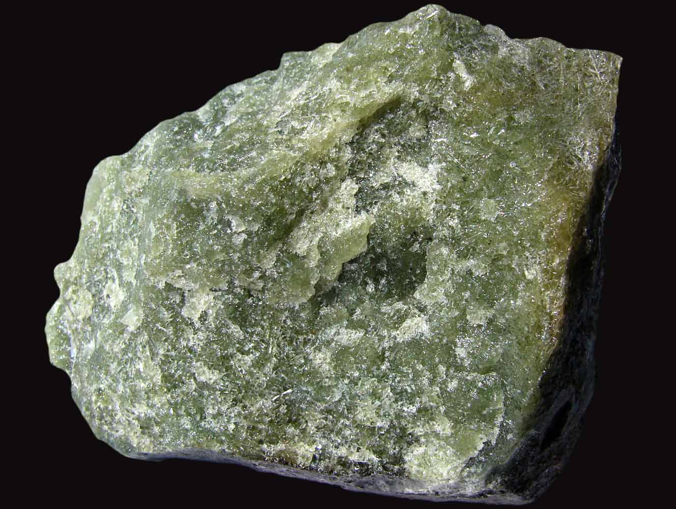(http://www.mineraltivadar.hu/Mineral/olivine-poland-DSC07813.jpg)