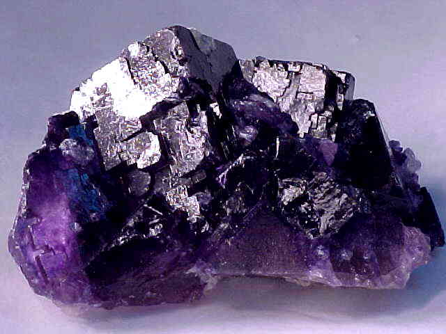 (http://www.mineralminers.com/images/fluorite/mins/flum101.jpg)