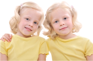 (http://www.twin-pregnancy-and-beyond.com/images/Identical-Twins-Yellow.jpg)
