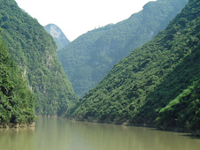 Interlocking spurs on a tributary of the Yangtse (http://www.bbc.co.uk/schools/gcsebitesize/geography/images/riv_006.jpg)